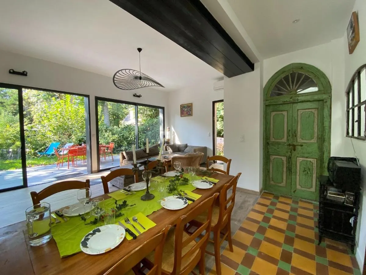 Superb Holiday Home, 250M Beach Riec-sur-Bélon