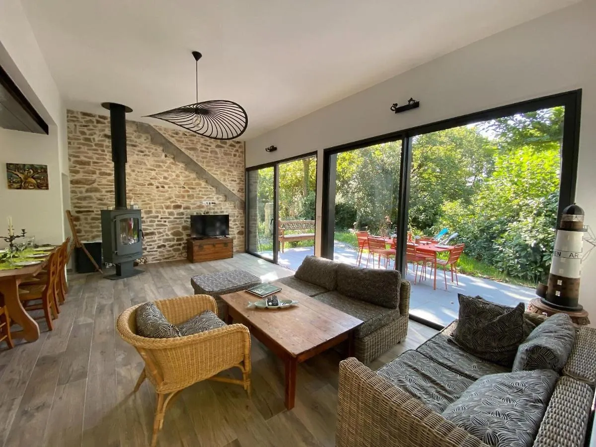 Superb Holiday Home, 250M Beach Riec-sur-Bélon